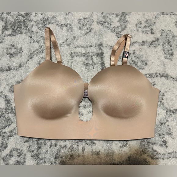 Victorias Secret plunge low back bra. NWT. Size 36D. - Picture 2 of 4